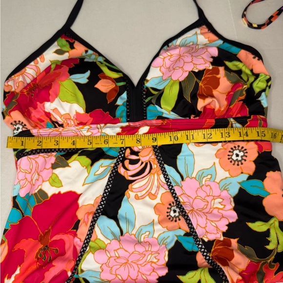 Time And Tru Halter Woman’s Swimsuit One Piece Tropical Print Size 16W - Picture 13 of 13